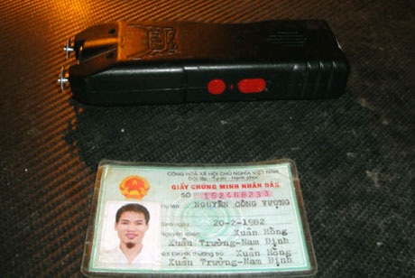 Vượng “Râu” không né tránh sau vụ bị cảnh sát tạm giữ - 3 Vượng “Râu” không né tránh sau vụ bị cảnh sát tạm giữ - 3