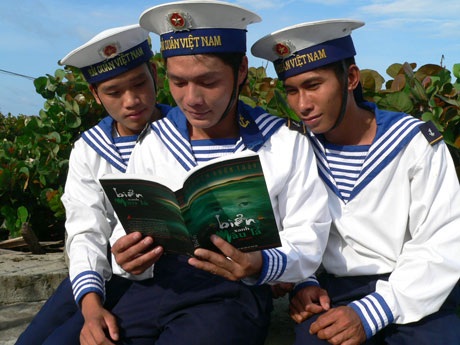 Cái tết đầu tiên giữa trùng khơi của nhà văn Nguyễn Xuân Thủy - 3 Cái tết đầu tiên giữa trùng khơi của nhà văn Nguyễn Xuân Thủy - 3