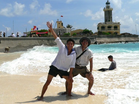 Cái tết đầu tiên giữa trùng khơi của nhà văn Nguyễn Xuân Thủy - 4 Cái tết đầu tiên giữa trùng khơi của nhà văn Nguyễn Xuân Thủy - 4