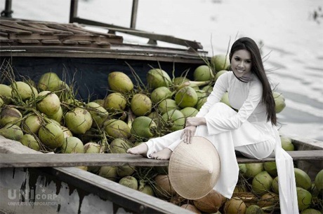Á hậu Hoàng My dịu dàng giữa sông nước - 4 Á hậu Hoàng My dịu dàng giữa sông nước - 4