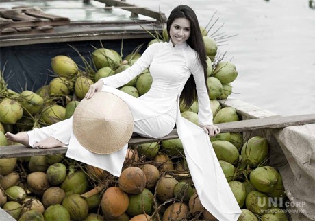 Á hậu Hoàng My dịu dàng giữa sông nước - 8 Á hậu Hoàng My dịu dàng giữa sông nước - 8