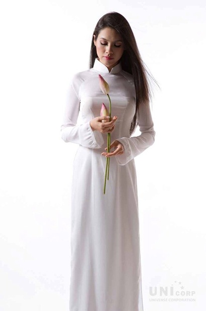 Á hậu Hoàng My lung linh bên quốc hoa - 4 Á hậu Hoàng My lung linh bên quốc hoa - 4