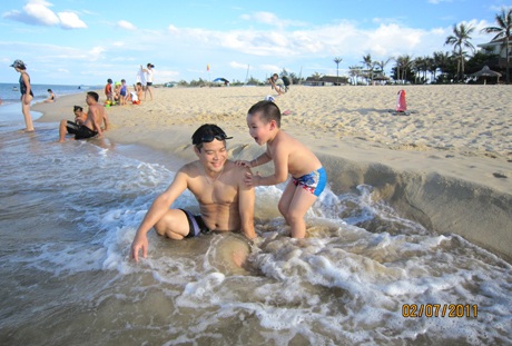 Vẻ ngộ nghĩnh của con trai “chuồn chuồn ớt” Ngọc Khuê - 11