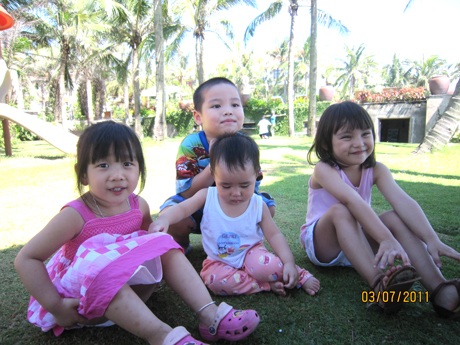 Vẻ ngộ nghĩnh của con trai “chuồn chuồn ớt” Ngọc Khuê - 4