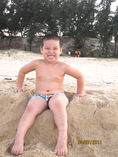 Vẻ ngộ nghĩnh của con trai “chuồn chuồn ớt” Ngọc Khuê - 9