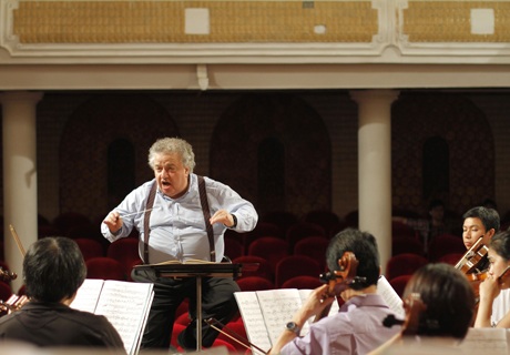 Phú Quang cổ vũ chàng rể thực hiện đêm nhạc tại Hà Nội - 2 Phú Quang cổ vũ chàng rể thực hiện đêm nhạc tại Hà Nội - 2