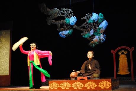 Theo chân "vua hài đất Bắc" đi diễn hề chèo cổ - 6 Theo chân "vua hài đất Bắc" đi diễn hề chèo cổ - 6