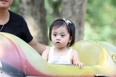 Sao mai Hoàng Nghiệp “lộ” ảnh con gái - 3 Sao mai Hoàng Nghiệp “lộ” ảnh con gái - 3