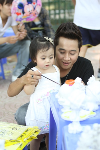 Sao mai Hoàng Nghiệp “lộ” ảnh con gái - 5 Sao mai Hoàng Nghiệp “lộ” ảnh con gái - 5