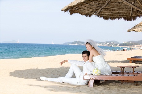 Siêu mẫu Vĩnh Thụy tung tăng bên “người cũ” của Lam Trường - 10 Siêu mẫu Vĩnh Thụy tung tăng bên “người cũ” của Lam Trường - 10