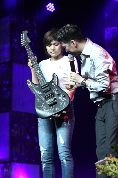 Mỹ Tâm đẹp dịu dàng trong vòng tay Mr Đàm - 11