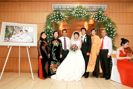 Đám cưới ngập sắc màu âm nhạc của “sao mai” Tùng Lâm - 17 Đám cưới ngập sắc màu âm nhạc của “sao mai” Tùng Lâm - 17