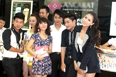 Hoài Thu “tình tứ” với Á vương Hà Trọng Tài - 11