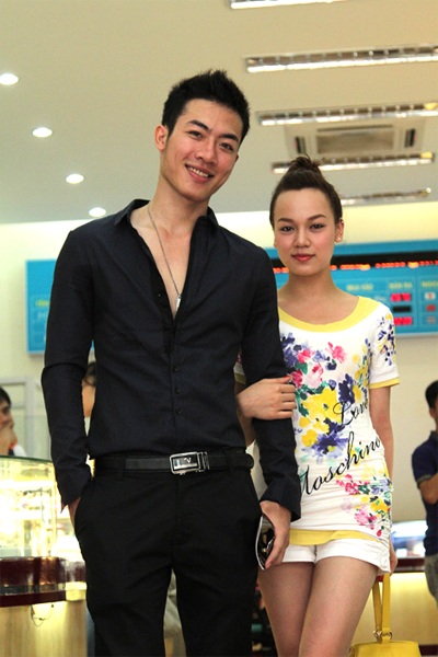 Hoài Thu “tình tứ” với Á vương Hà Trọng Tài - 1