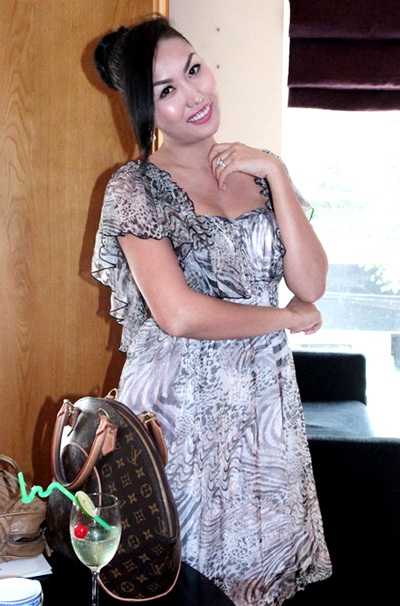 Phi Thanh Vân lộ bụng bầu 2 tháng - 1