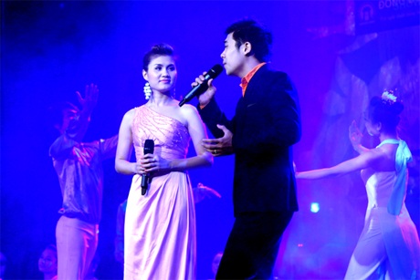 Ngắm lại những khoảnh khắc đẹp trong đêm nhạc Phạm Duy - 10 Ngắm lại những khoảnh khắc đẹp trong đêm nhạc Phạm Duy - 10