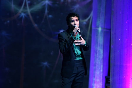 Đàm Vĩnh Hưng mặc lại trang phục cũ - 11