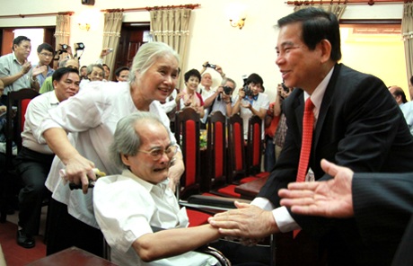 Nhà văn Sơn Tùng được phong Anh hùng lao động - 2 Nhà văn Sơn Tùng được phong Anh hùng lao động - 2