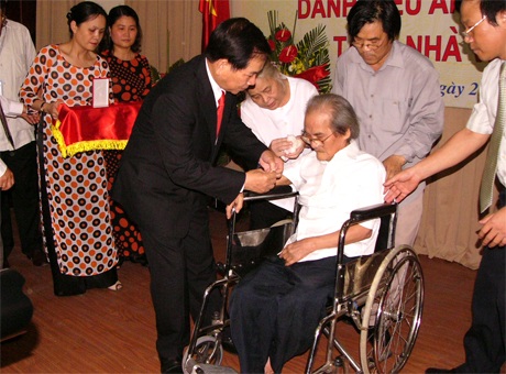 Nhà văn Sơn Tùng được phong Anh hùng lao động - 3 Nhà văn Sơn Tùng được phong Anh hùng lao động - 3