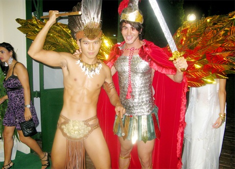 Ngọc Tình "đóng khố, cởi trần" tại cuộc thi siêu mẫu Thế giới - 4