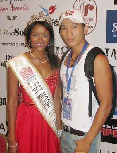 Huyền Trang được chú ý với chiều cao nổi bật - 4