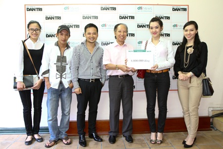 Diễn viên, người mẫu cùng Dân trí đưa trẻ vùng sâu vùng xa tới trường - 4 Diễn viên, người mẫu cùng Dân trí đưa trẻ vùng sâu vùng xa tới trường - 4