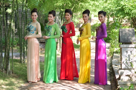 Người đẹp Việt khoe sắc trong tà áo dài - 10