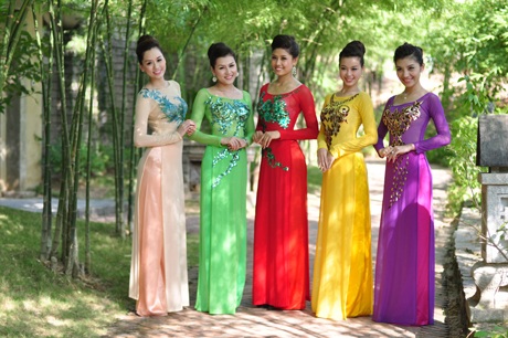 Người đẹp Việt khoe sắc trong tà áo dài - 11
