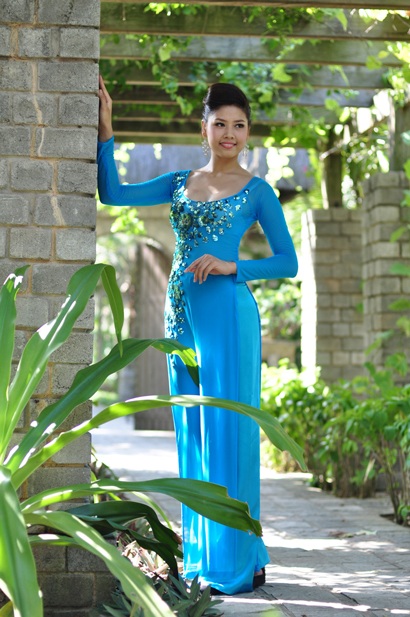 Người đẹp Việt khoe sắc trong tà áo dài - 1