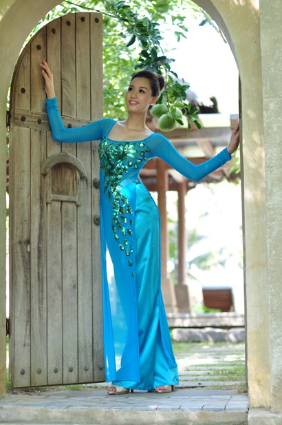 Người đẹp Việt khoe sắc trong tà áo dài - 4