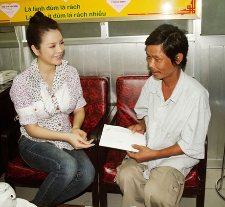 Người đẹp Lý Nhã Kỳ ngất xỉu phải nhập viện - 3