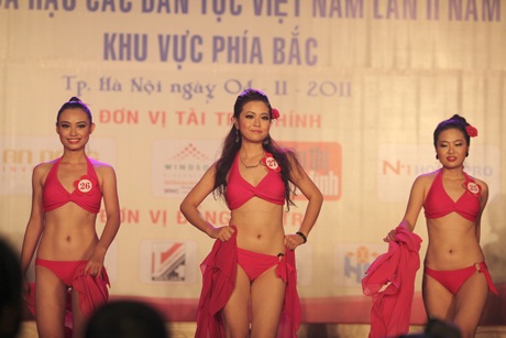 Ngắm các thiếu nữ dân tộc trình diễn bikini - 14