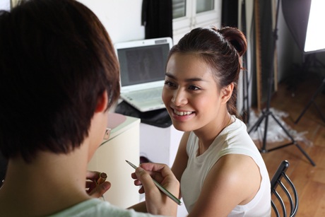 Hoàng Thùy Linh xuất hiện gợi cảm vì môi trường - 1