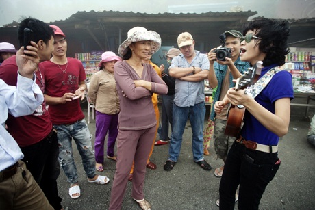 Lê Cát Trọng Lý khép lại chuyến du ca tại Hà Nội - 1 Lê Cát Trọng Lý khép lại chuyến du ca tại Hà Nội - 1