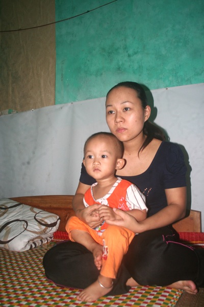 Nghệ sĩ Hà Nội ủng hộ nữ ca sĩ với đứa con không có hậu môn - 1