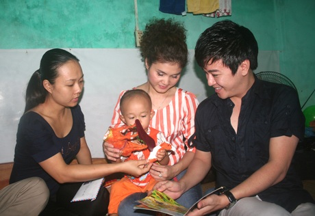 Nghệ sĩ Hà Nội ủng hộ nữ ca sĩ với đứa con không có hậu môn - 6