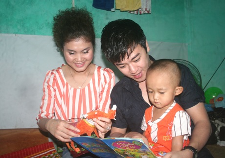 Nghệ sĩ Hà Nội ủng hộ nữ ca sĩ với đứa con không có hậu môn - 7