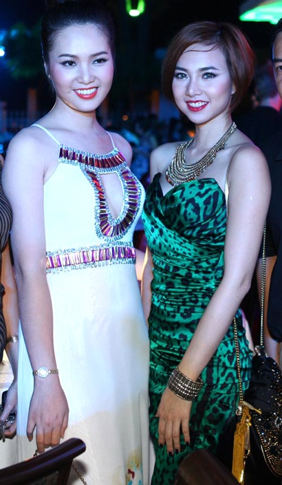 Ca sĩ Đoan Trang gặp sự cố "hớ hênh" trên sân khấu - 12