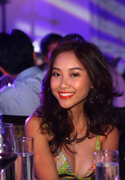 Ca sĩ Đoan Trang gặp sự cố "hớ hênh" trên sân khấu - 2