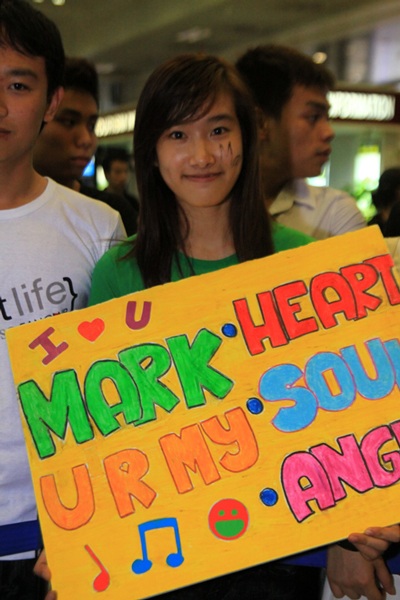 Westlife phấn khích giữa vòng vây fan Việt - 12