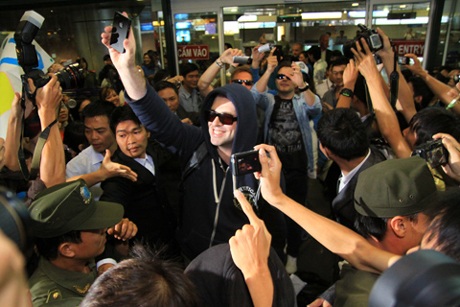 Westlife phấn khích giữa vòng vây fan Việt - 16