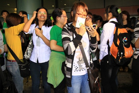 Westlife phấn khích giữa vòng vây fan Việt - 22