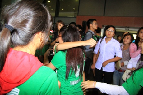 Westlife phấn khích giữa vòng vây fan Việt - 23