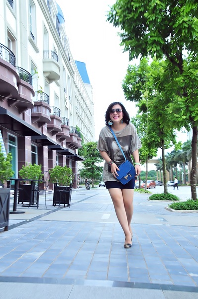Ca sĩ Hoàng Dung sành điệu xuống phố - 2 Ca sĩ Hoàng Dung sành điệu xuống phố - 2