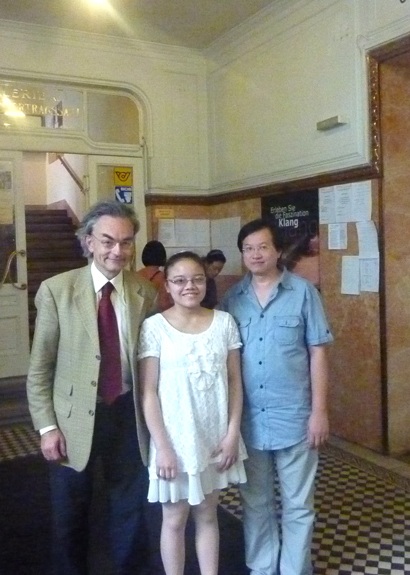 Nữ sinh 14 tuổi Trà Mi khiến giám khảo châu Âu kinh ngạc - 1