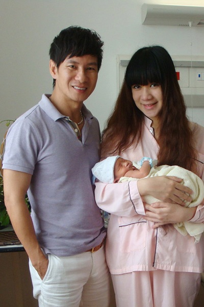 Ca sĩ Lý Hải mừng tủi đón con trai đầu lòng - 1