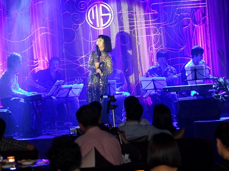 Mai Khôi xuất hiện ngọt ngào trong đêm “Phố tình ca” - 11 Mai Khôi xuất hiện ngọt ngào trong đêm “Phố tình ca” - 11