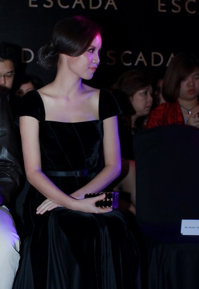 Á hậu Ngọc Oanh diện đầm đen gợi cảm - 7