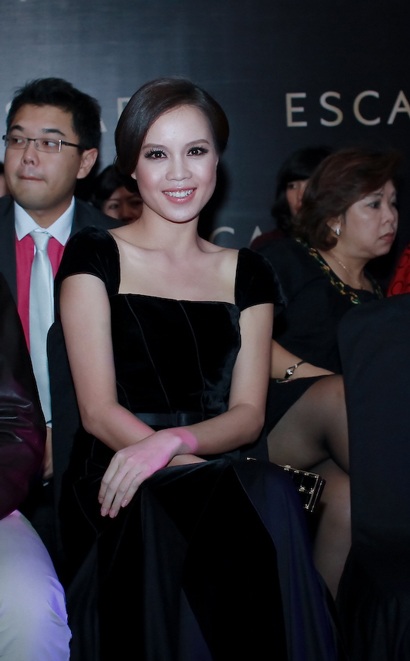 Á hậu Ngọc Oanh diện đầm đen gợi cảm - 9