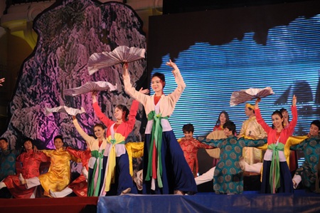 Ngắm đêm dạ hội hoành tráng mừng chiến thắng của vịnh Hạ Long - 11 Ngắm đêm dạ hội hoành tráng mừng chiến thắng của vịnh Hạ Long - 11